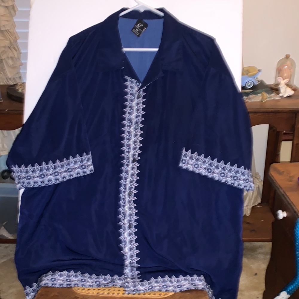 Claudio Nucci Men’s dress shirt. Size XXL. Rich dark blue/pattern on front/back